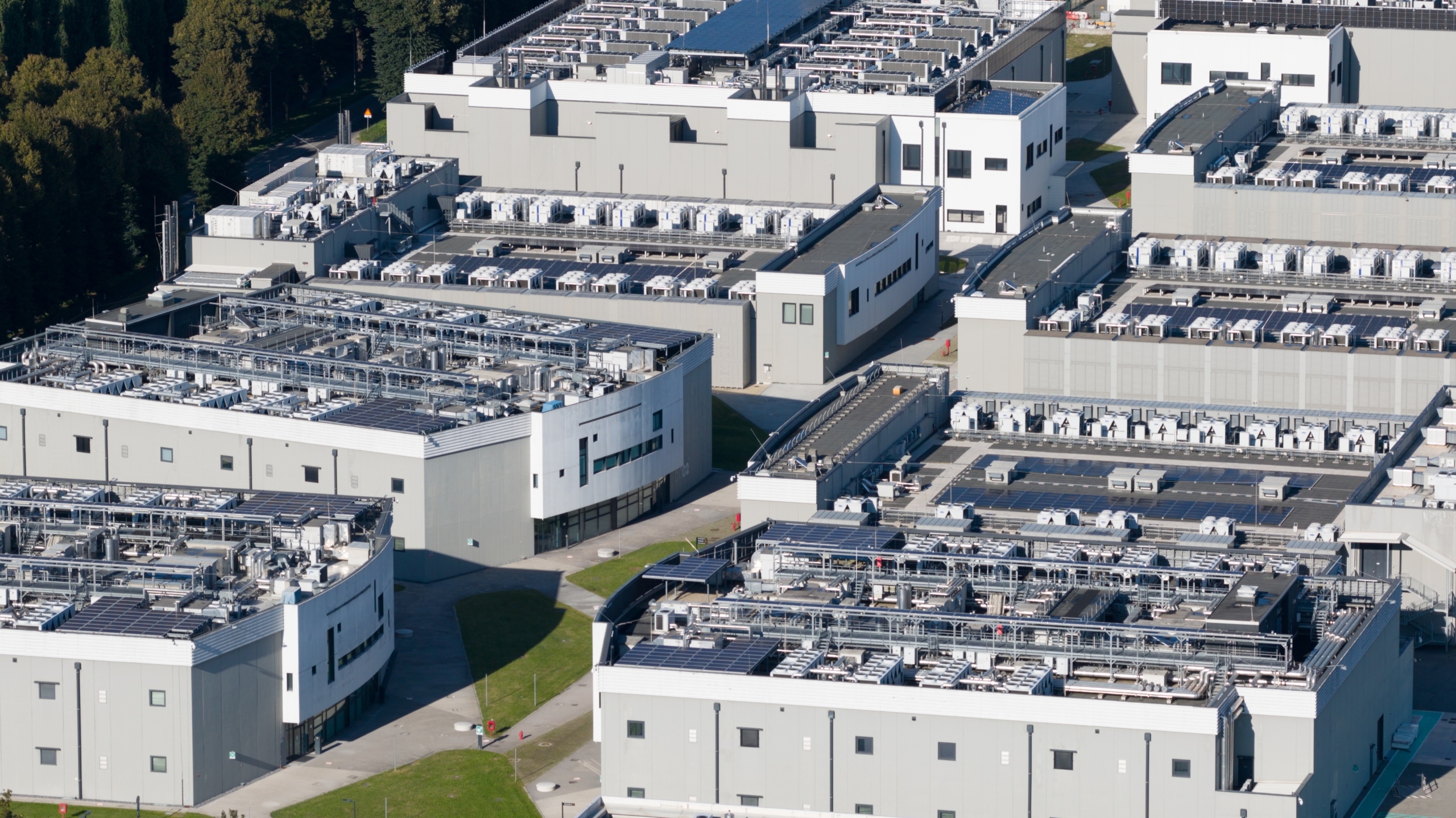 Data center delivery: Expert insights to avoid disputes